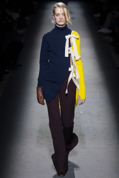 Look 27